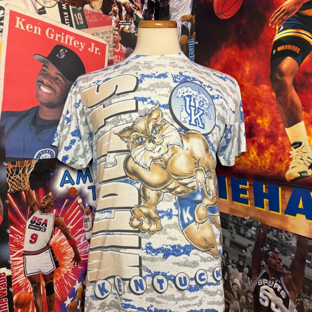 Vintage 90s Kentucky UK Wildcats T Shirt All Over Print NCAA Basketball Sz Large